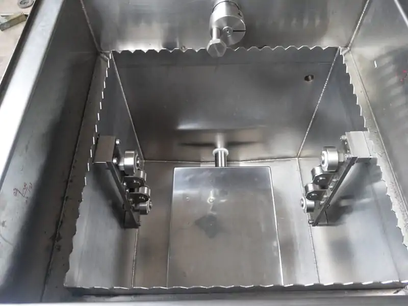 Industrial Ultrasonic Cleaner - Interior